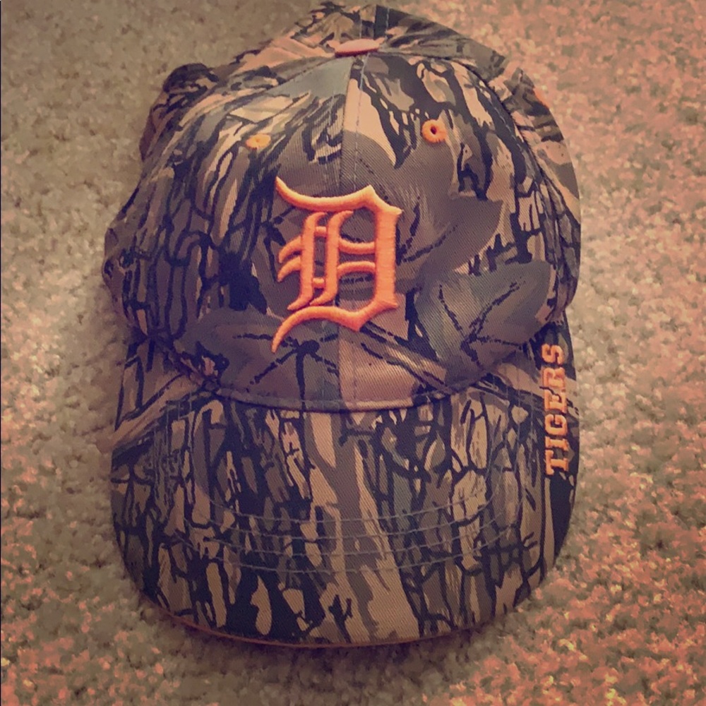 Tigers camo hat